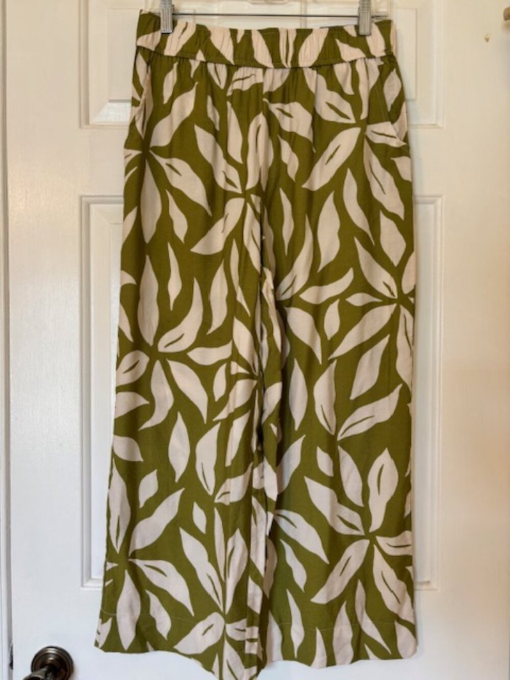 NWT Meg & Margo Green Leaf Print Flowy Wide Leg Pants Women's Size Small